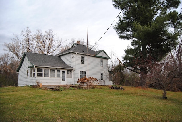 back of house featuring a yard