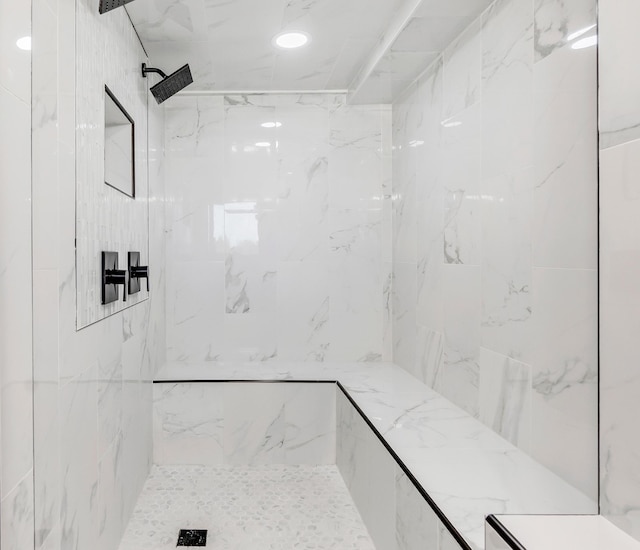 4756 Kildare Rd, Mound, MN 55364 - full bathroom featuring a tile shower