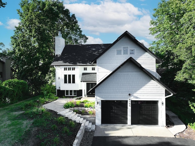 view of front facade featuring a garage