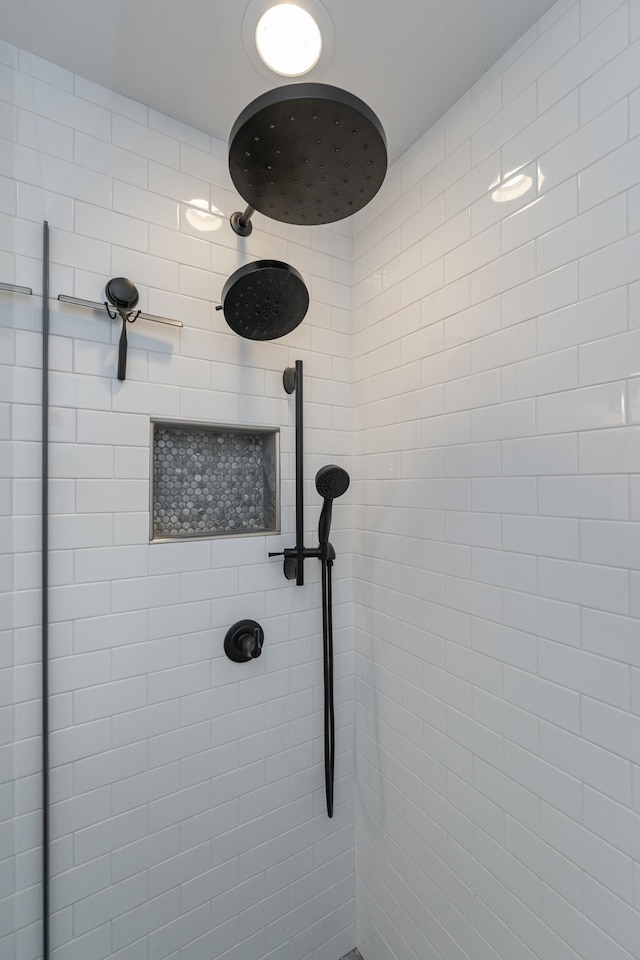 details featuring a tile shower