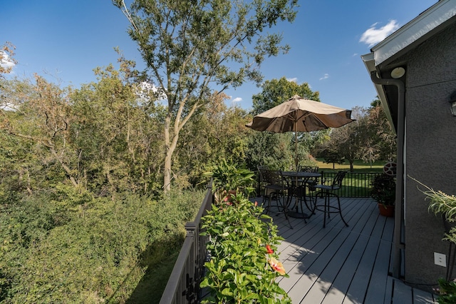 deck featuring outdoor dining space