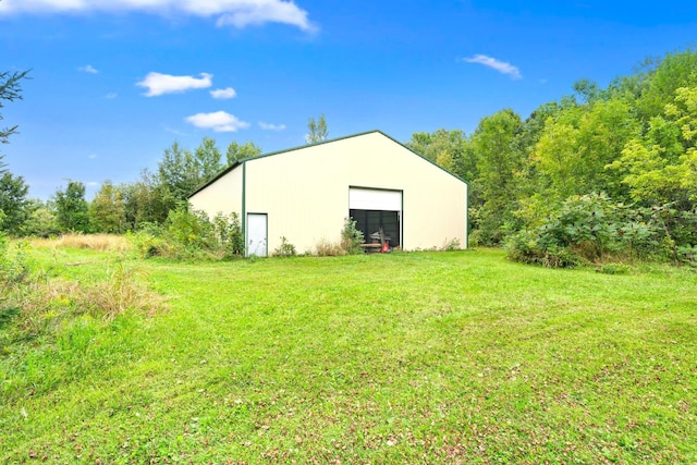 exterior space with a yard