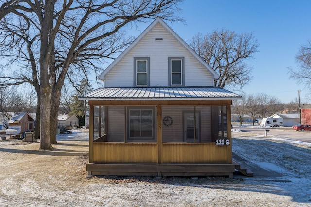 view of front of house with covered porch