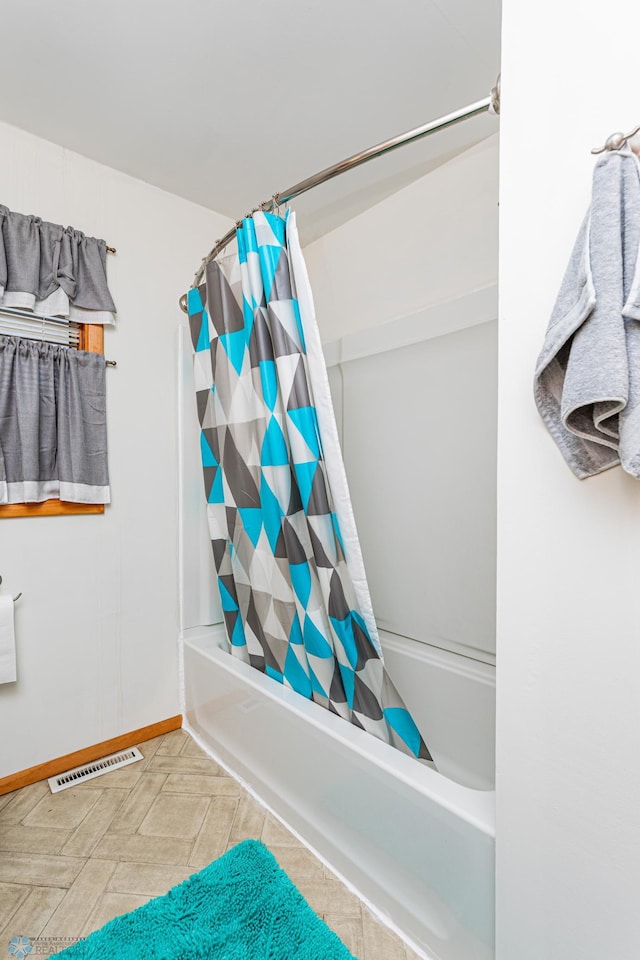 bathroom featuring shower / tub combo with curtain