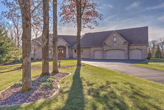 view of front of house featuring a lawn and a garage