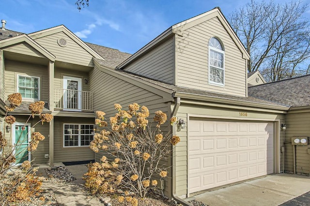 view of front facade featuring a garage