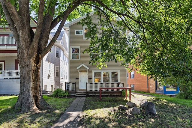 view of front of house featuring a front yard