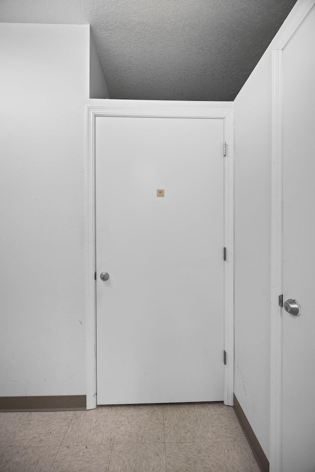 630 Main St N Unit 202, Stillwater, MN 55082 - corridor featuring a textured ceiling and baseboards
