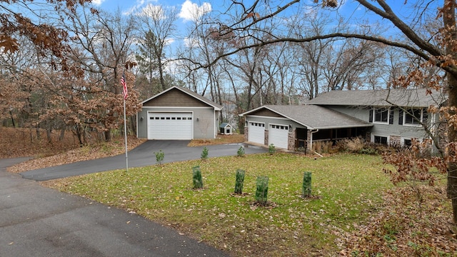 view of front facade featuring a front yard and a garage