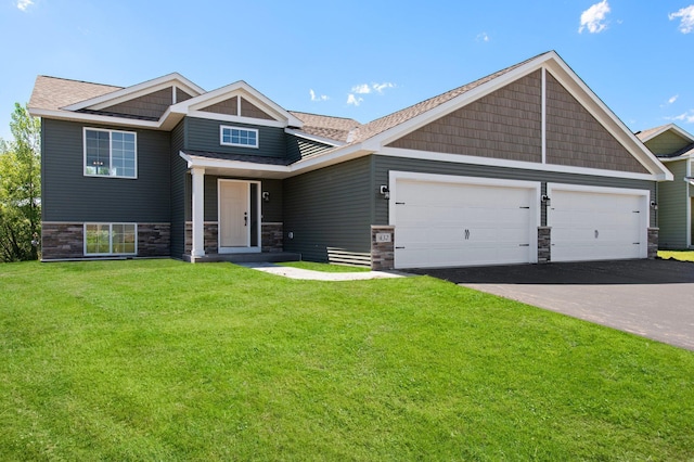 craftsman house featuring a garage and a front lawn