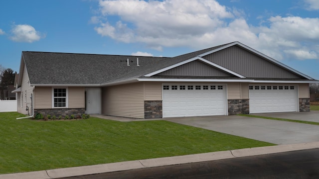 view of front of house featuring a front lawn and a garage