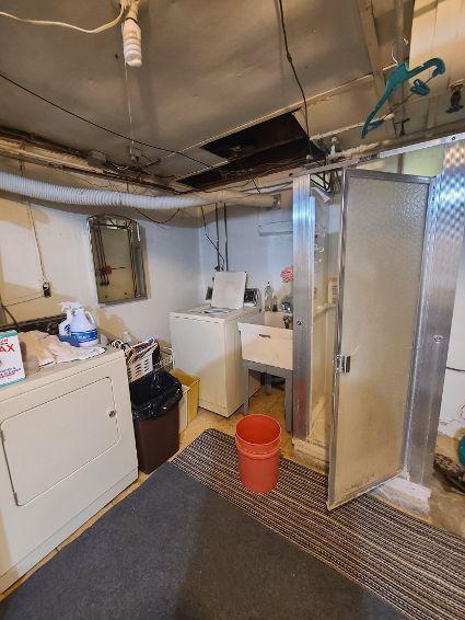 basement featuring separate washer and dryer