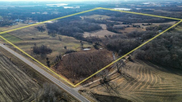 birds eye view of property featuring a rural view