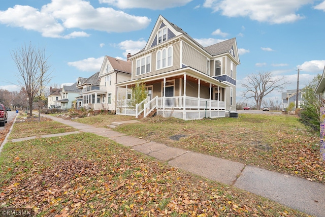 view of front facade featuring covered porch and a front yard