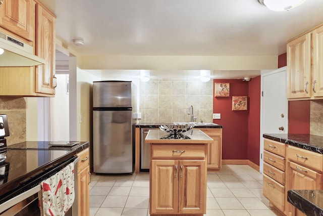 kitchen with a kitchen island, sink, light tile patterned floors, and stainless steel appliances