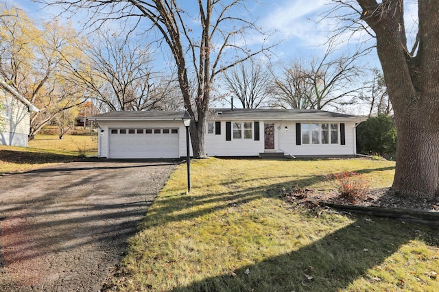 view of front facade featuring a garage and a front yard