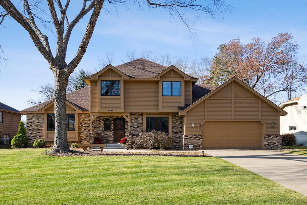 view of front of property featuring a garage and a front yard