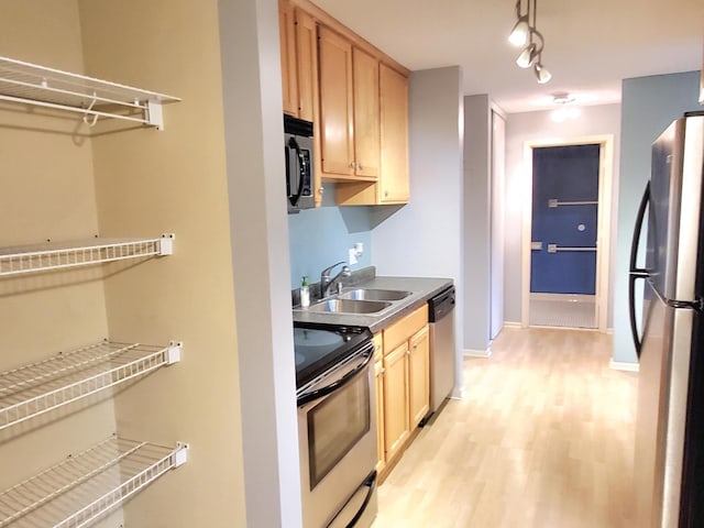 4110 Rahn Rd Unit 215, Eagan, MN 55122 - kitchen featuring appliances with stainless steel finishes, light wood-style flooring, and light brown cabinetry