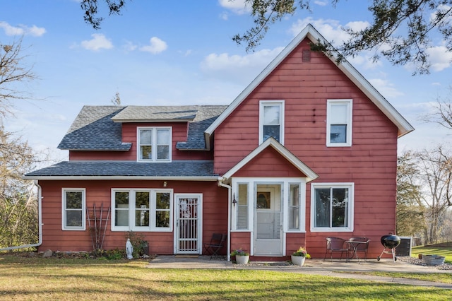 view of front of property with a front lawn