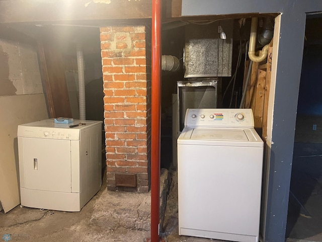 laundry room with washer / clothes dryer