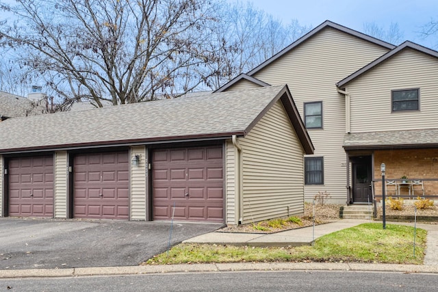 view of front facade with a garage