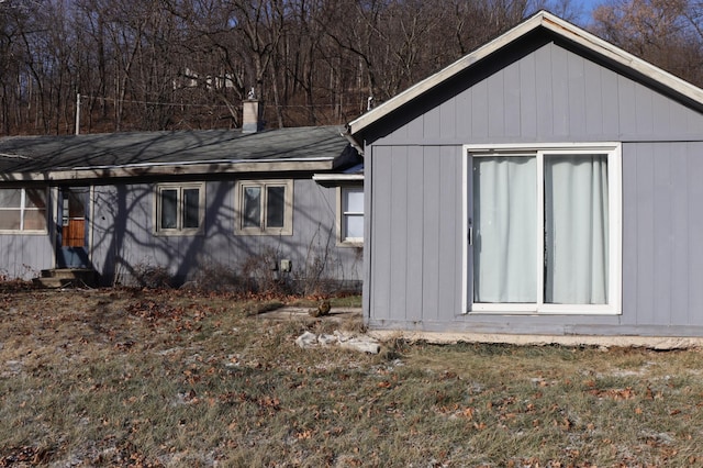 view of outdoor structure featuring a yard