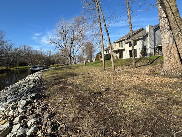 view of yard featuring a water view