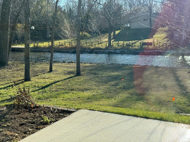 view of yard featuring a water view