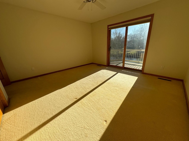 carpeted empty room featuring ceiling fan