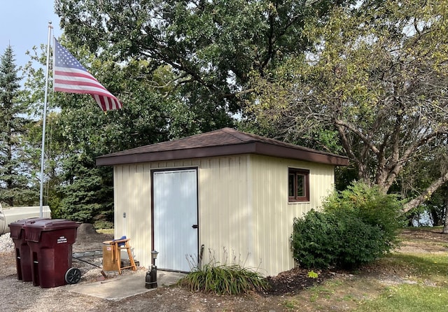 view of outbuilding