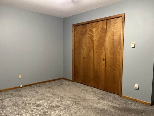 unfurnished bedroom with carpet flooring and a closet