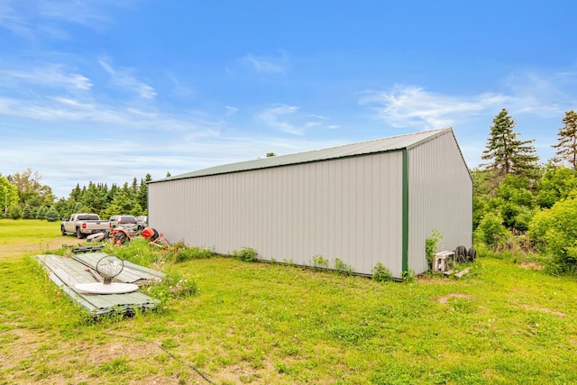 6972 360th St, North Branch, MN 55056 - view of pole building featuring a yard