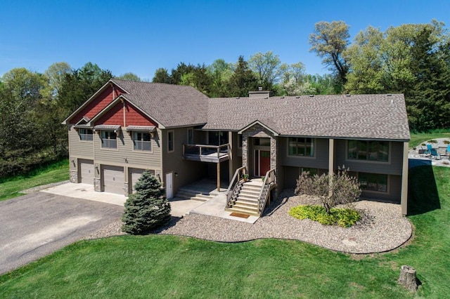 view of front of home featuring a front yard and a garage