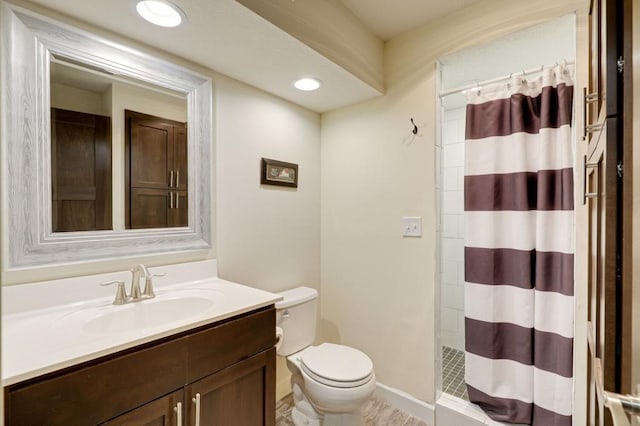 bathroom with vanity, toilet, and curtained shower