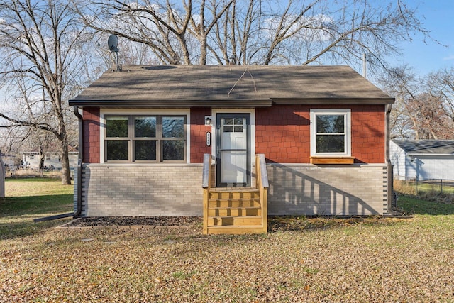 view of front of property with a front lawn