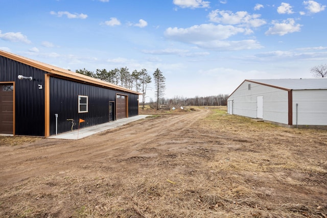 view of yard featuring a garage and an outdoor structure