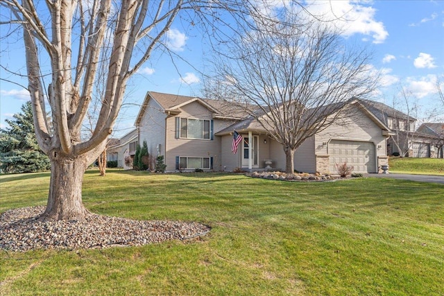 view of front of house featuring a garage and a front yard