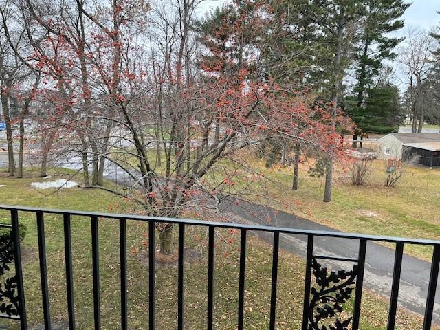 view of yard featuring a balcony