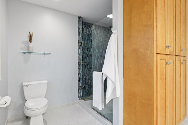 full bathroom featuring marble finish floor, toilet, a shower stall, and baseboards