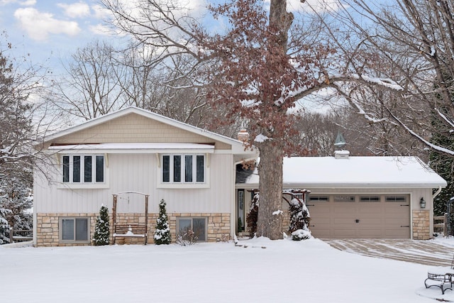 view of front facade with a garage