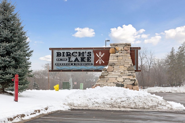 view of community / neighborhood sign