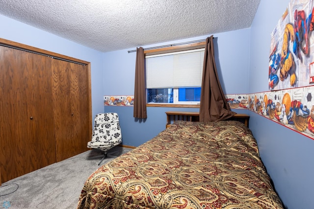 1215 18th St N, Moorhead, MN 56560 - bedroom with carpet, a textured ceiling, and a closet
