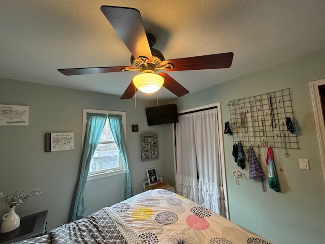1630 3rd St N, Fargo, ND 58102 - bedroom featuring ceiling fan and a textured ceiling
