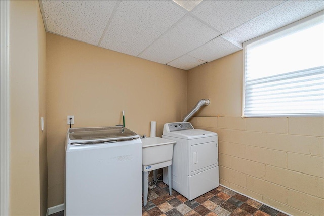 clothes washing area featuring washing machine and dryer