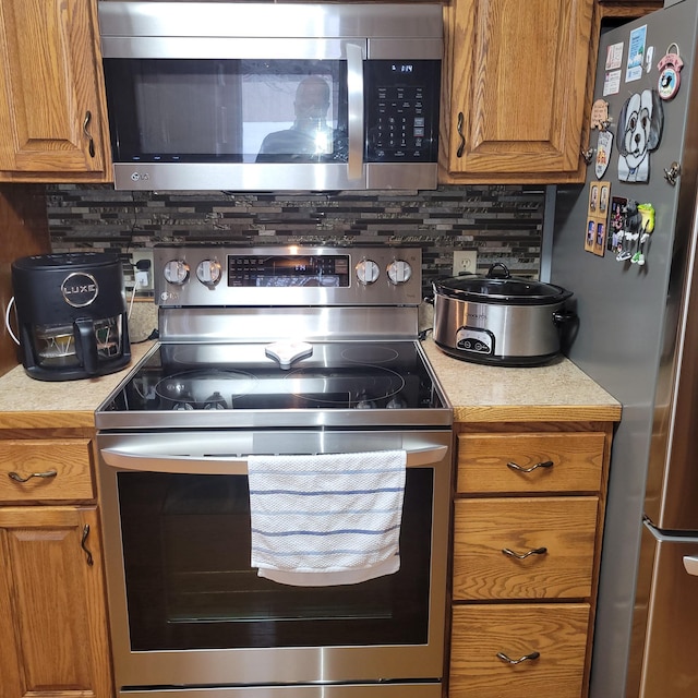 kitchen featuring tasteful backsplash and stainless steel appliances