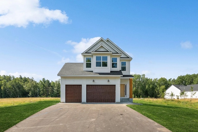 view of front of home featuring a front lawn and a garage