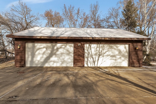 view of detached garage