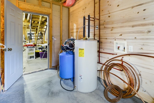 4690 Evergreen Dr NW, Hackensack, MN 56452 - utility room featuring water heater