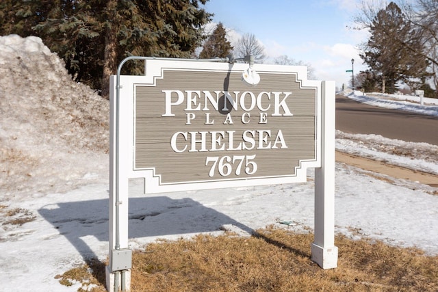 view of community / neighborhood sign