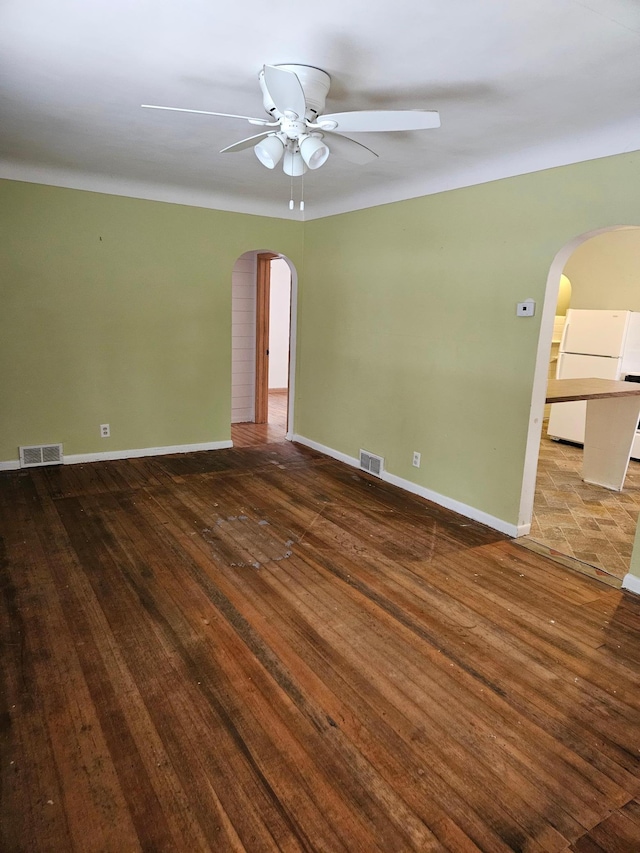 unfurnished room featuring dark hardwood / wood-style floors and ceiling fan